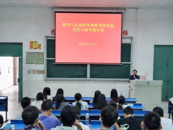 一群人在开会描述已自动生成